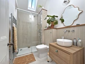 Bed 3 En Suite- click for photo gallery